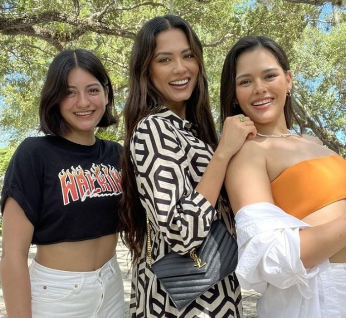 Andrea Meza(Middle) With Her Sisters Karen(Left) and Mariana(Right)